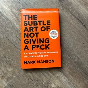 📘 The Subtle Art of Not Giving a F*ck – Mark Manson